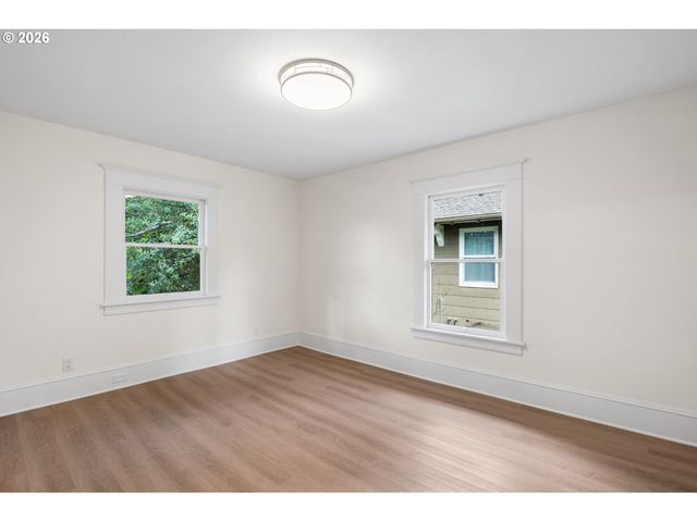 3003 Se WOODWARD St, Portland, OR 97202