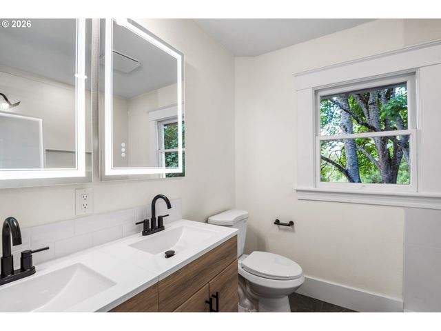 3003 Se WOODWARD St, Portland, OR 97202