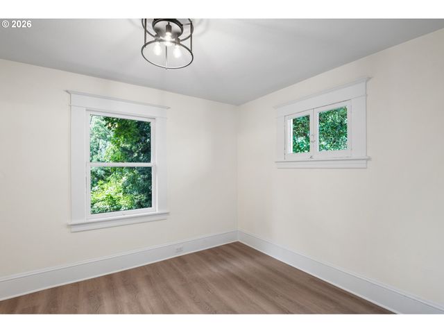 3003 Se WOODWARD St, Portland, OR 97202