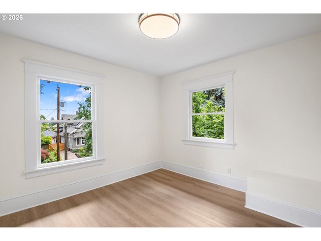 3003 Se WOODWARD St, Portland, OR 97202