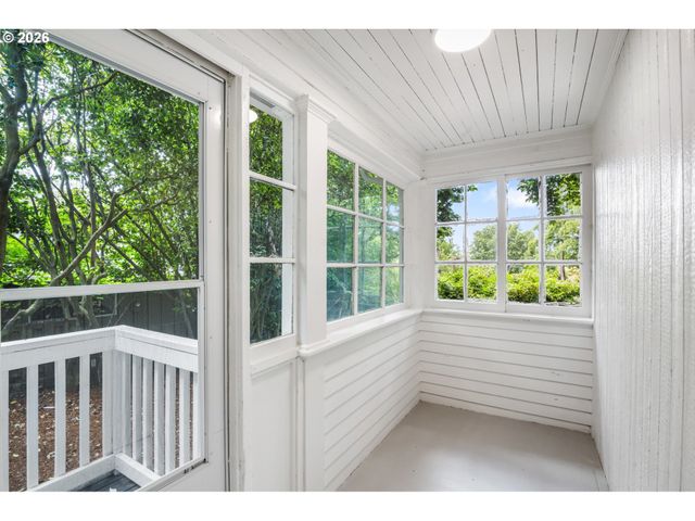 3003 Se WOODWARD St, Portland, OR 97202
