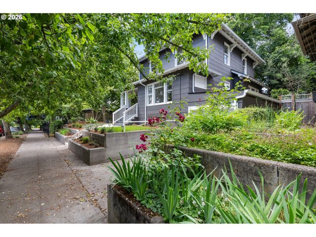 3003 Se WOODWARD St, Portland, OR 97202