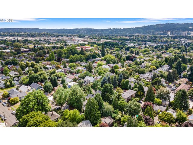 3003 Se WOODWARD St, Portland, OR 97202