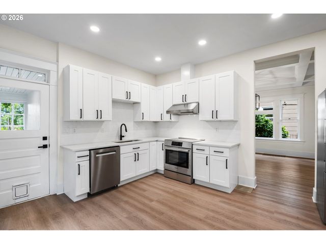 3003 Se WOODWARD St, Portland, OR 97202