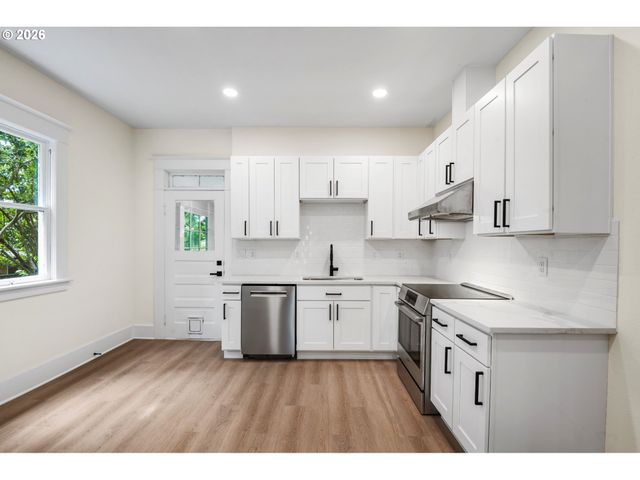 3003 Se WOODWARD St, Portland, OR 97202