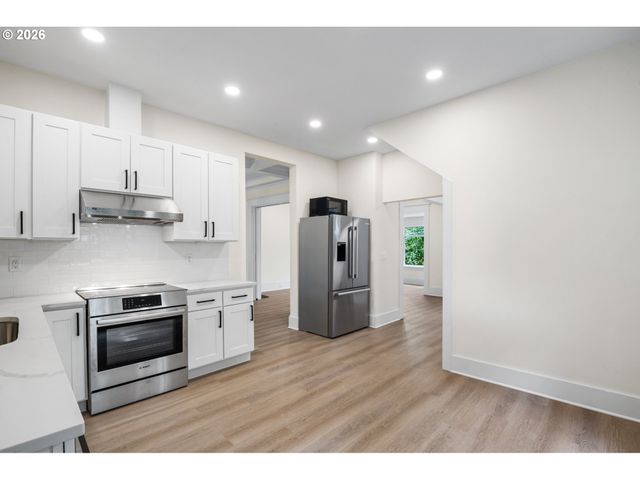 3003 Se WOODWARD St, Portland, OR 97202