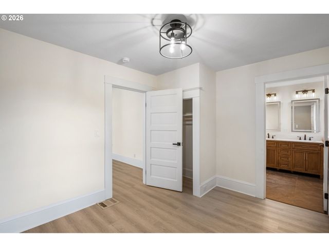 3003 Se WOODWARD St, Portland, OR 97202