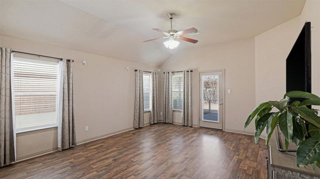 102 N Pasture CV, Hutto, TX 78634