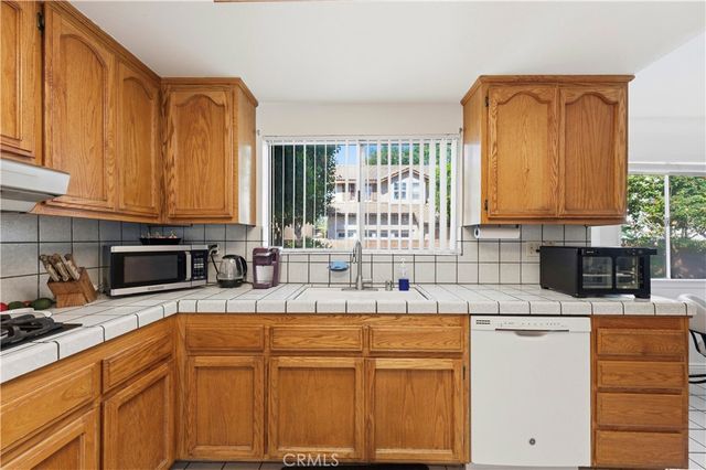 16711 Parthenia Street 2, North Hills, CA 91343