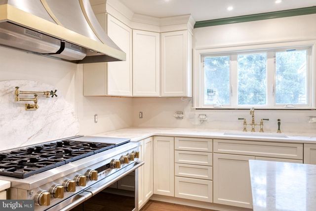 8205 TALLY HO RD, Lutherville Timonium, MD 21093
