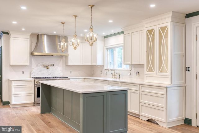 8205 TALLY HO RD, Lutherville Timonium, MD 21093