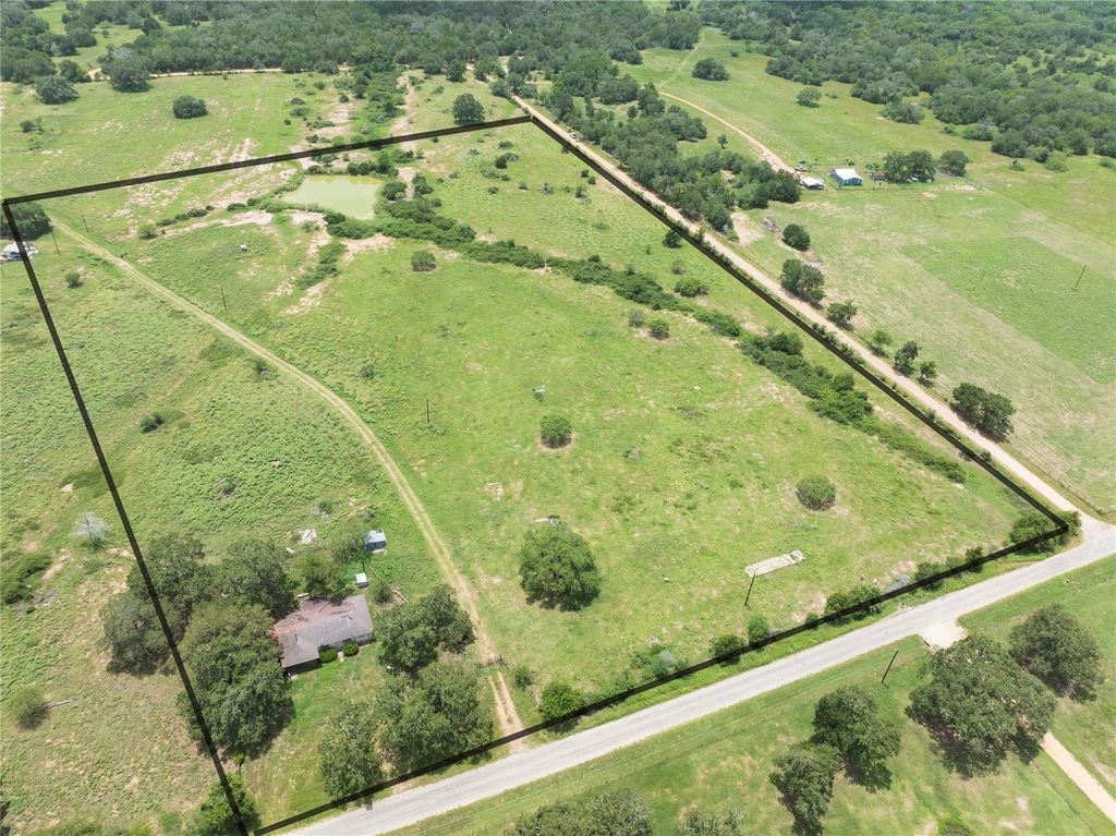 2337 CR 214, Hallettsville, TX 77964