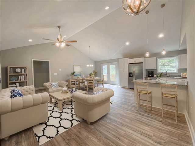 106 W South 6th Street, Seneca, SC 29678