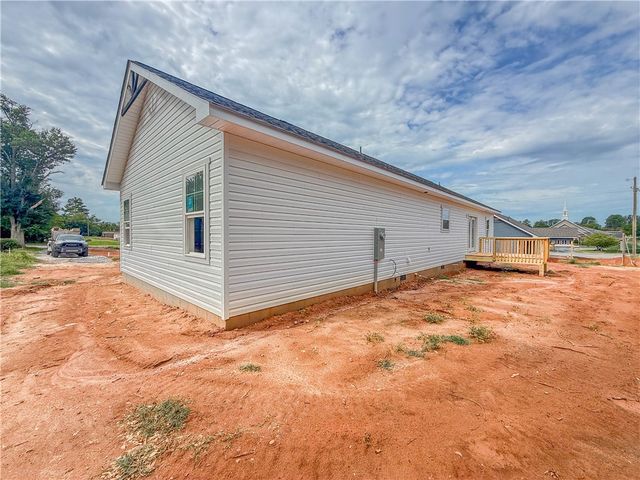 106 W South 6th Street, Seneca, SC 29678