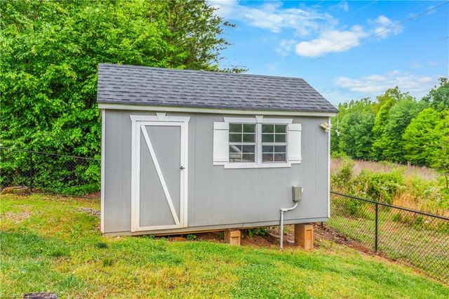 2609 Chari Park Lane, Walkertown, NC 27051