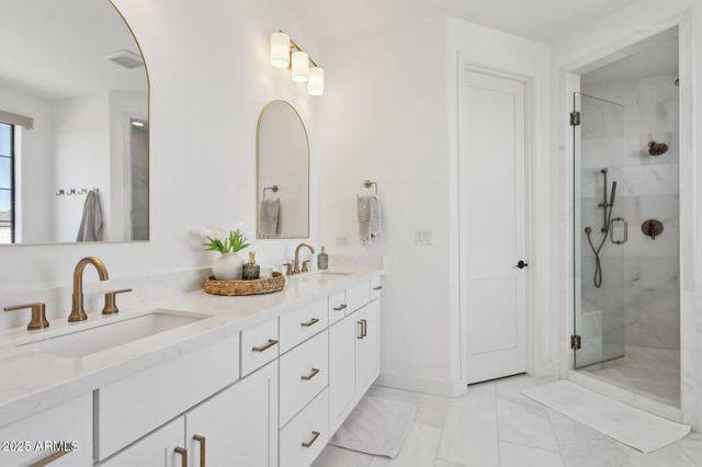 576 E Tanglewood Trail, Phoenix, AZ 85085