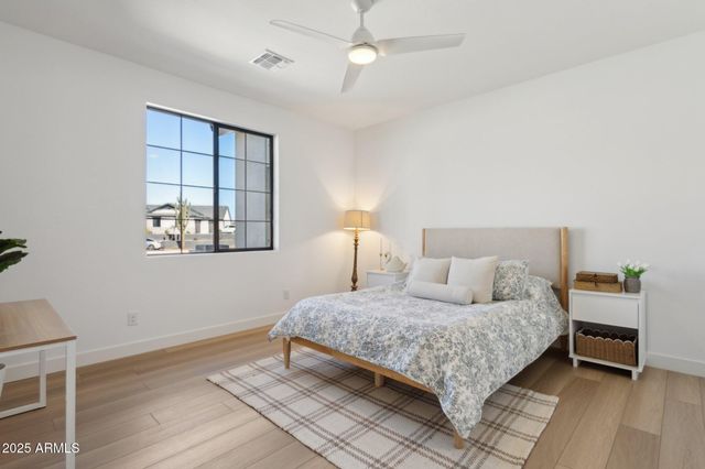 576 E Tanglewood Trail, Phoenix, AZ 85085