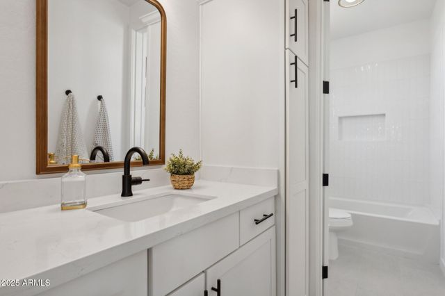 576 E Tanglewood Trail, Phoenix, AZ 85085