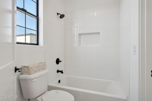 576 E Tanglewood Trail, Phoenix, AZ 85085