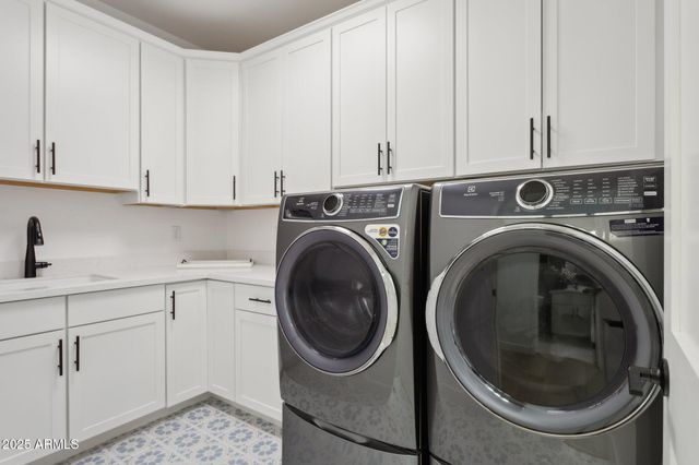 576 E Tanglewood Trail, Phoenix, AZ 85085