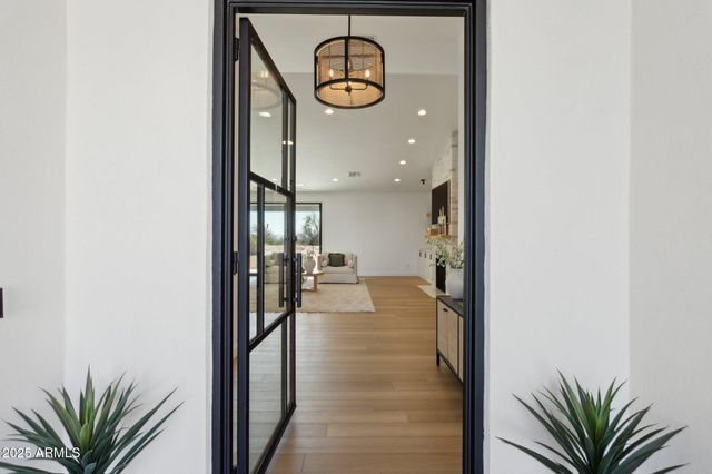 576 E Tanglewood Trail, Phoenix, AZ 85085