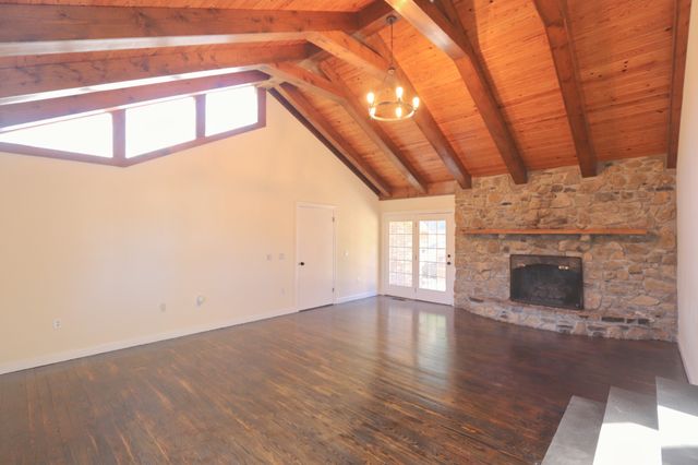 220 Peytons Creek Rd, Carthage, TN 37030