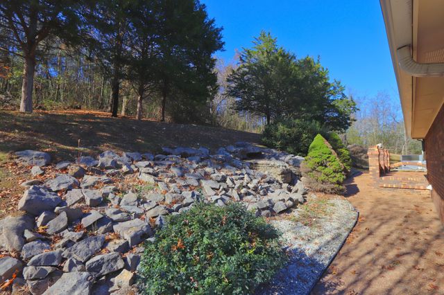 220 Peytons Creek Rd, Carthage, TN 37030