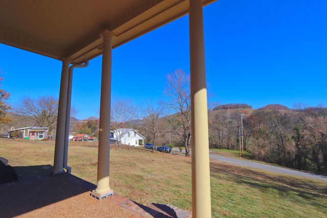 220 Peytons Creek Rd, Carthage, TN 37030