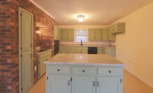 220 Peytons Creek Rd, Carthage, TN 37030