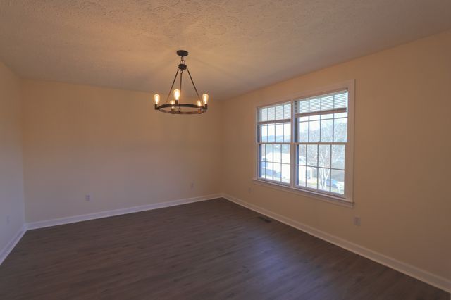 220 Peytons Creek Rd, Carthage, TN 37030