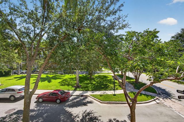 128 W Royal Palm Circle 101, Jupiter, FL 33458