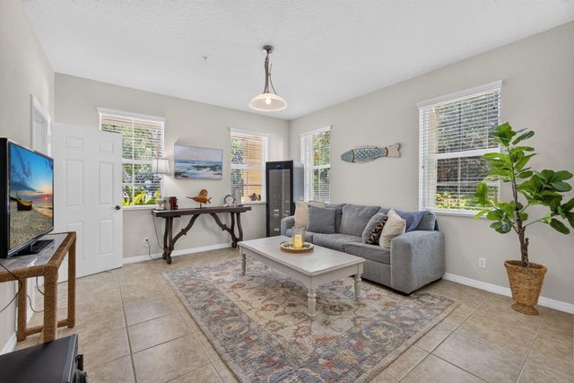 128 W Royal Palm Circle 101, Jupiter, FL 33458