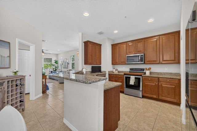 128 W Royal Palm Circle 101, Jupiter, FL 33458