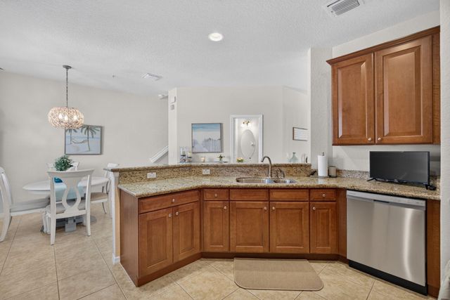 128 W Royal Palm Circle 101, Jupiter, FL 33458