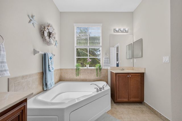 128 W Royal Palm Circle 101, Jupiter, FL 33458