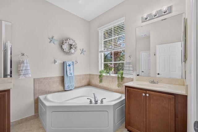 128 W Royal Palm Circle 101, Jupiter, FL 33458
