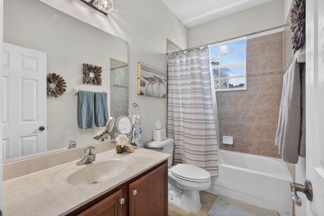 128 W Royal Palm Circle 101, Jupiter, FL 33458