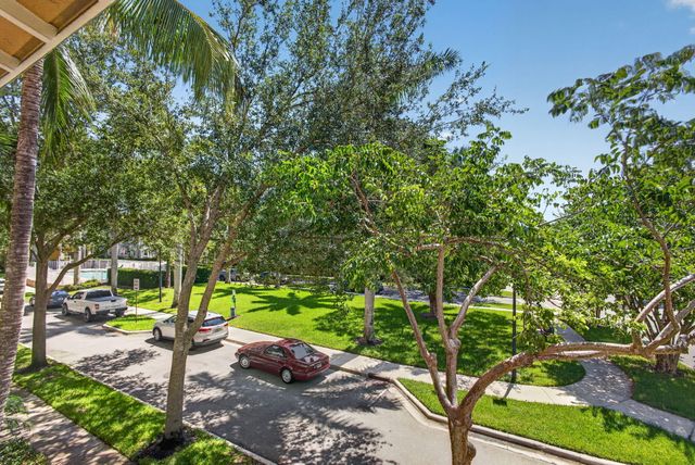 128 W Royal Palm Circle 101, Jupiter, FL 33458