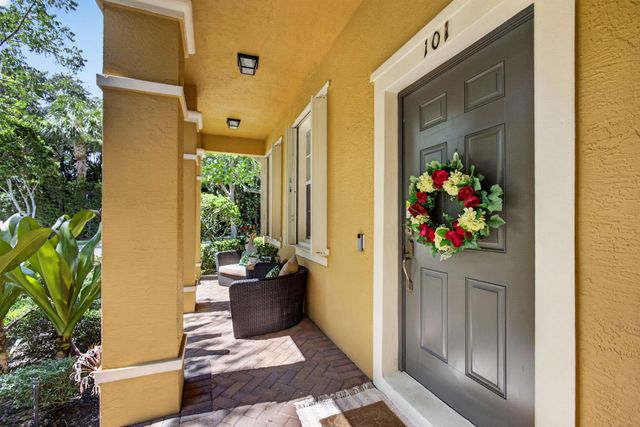 128 W Royal Palm Circle 101, Jupiter, FL 33458