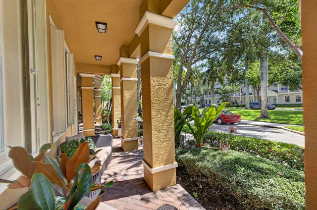 128 W Royal Palm Circle 101, Jupiter, FL 33458