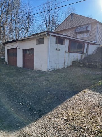 222 Whitten Hollow Rd, New Kensington, PA 15068