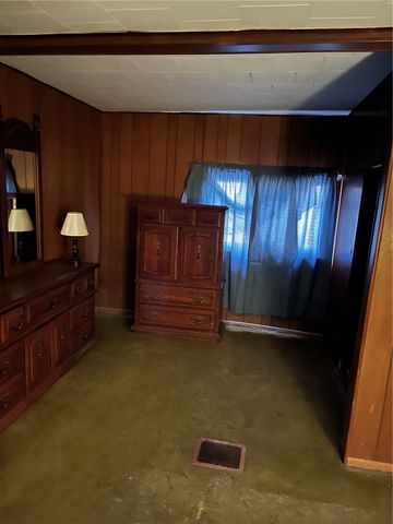 222 Whitten Hollow Rd, New Kensington, PA 15068