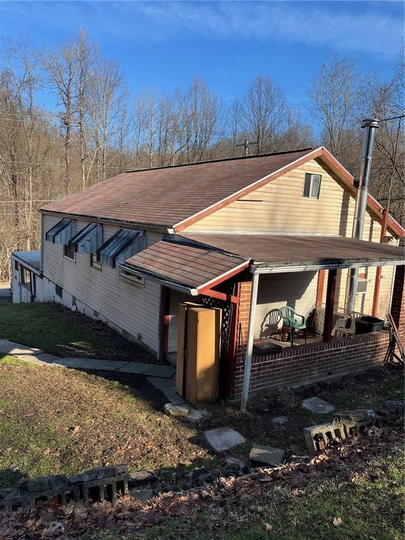 222 Whitten Hollow Rd, New Kensington, PA 15068