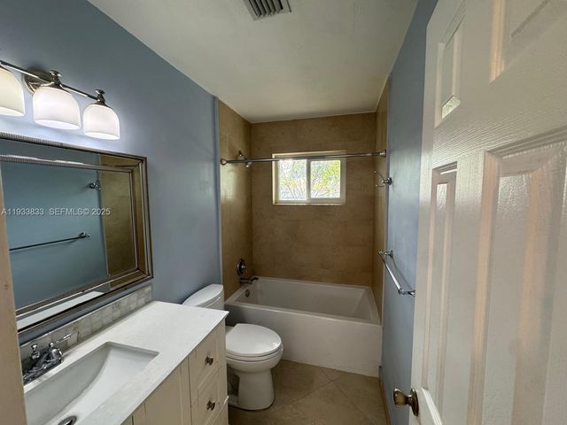 18600 SW 97th Ave, Cutler Bay, FL 33157