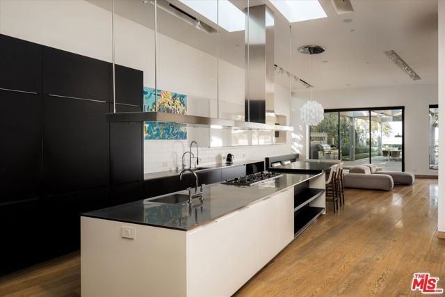 3350 Stoneridge Lane, Los Angeles, CA 90077