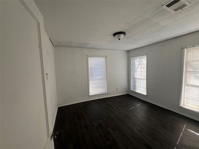 1104 Bell Drive, Greenville, TX 75401