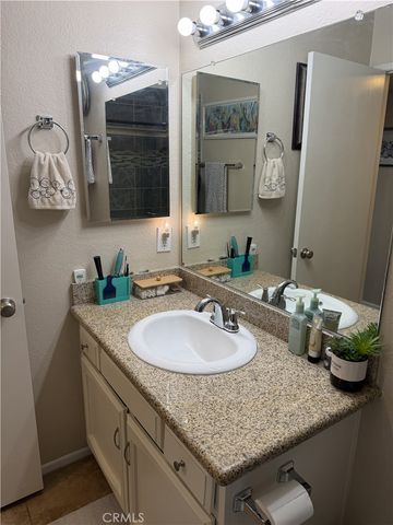 2599 Walnut 205, Signal Hill, CA 90755