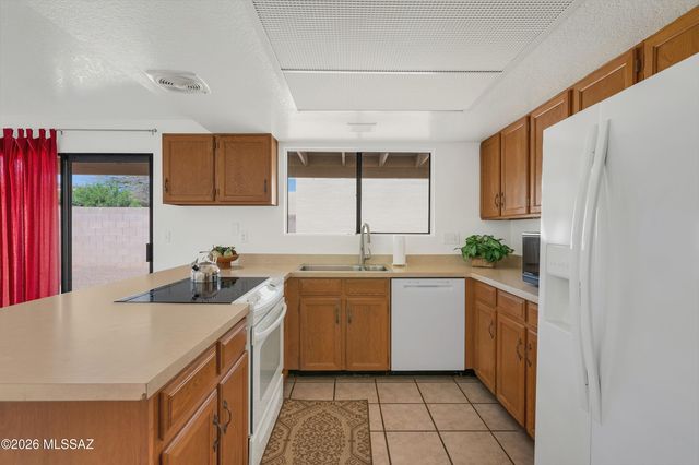 1897 N Fountain Park Drive, Tucson, AZ 85715