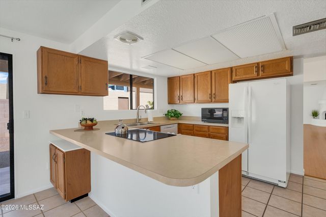 1897 N Fountain Park Drive, Tucson, AZ 85715