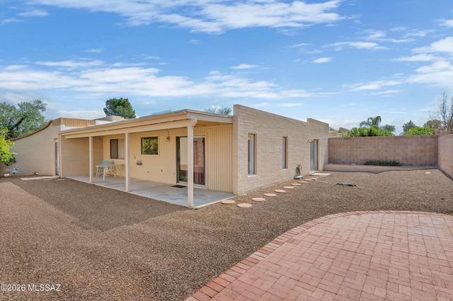 1897 N Fountain Park Drive, Tucson, AZ 85715